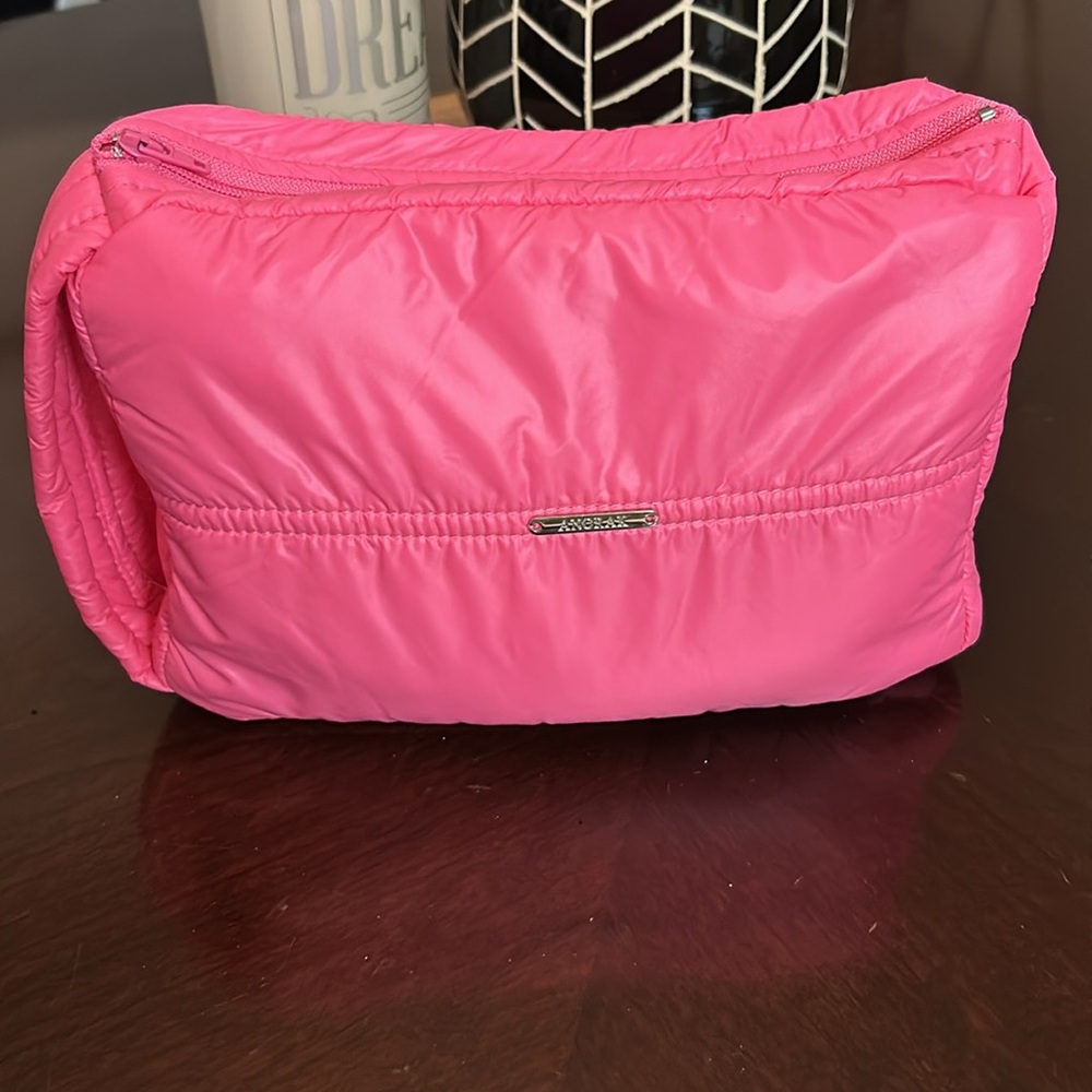 ANORAK‎ Vibrant Pink Puffer Cosmetic / Make Up Bag NWOT